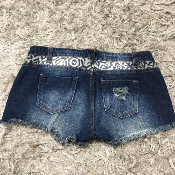 CUT OFF DENIM SHORTS 🔥 - Picture 3 of 3